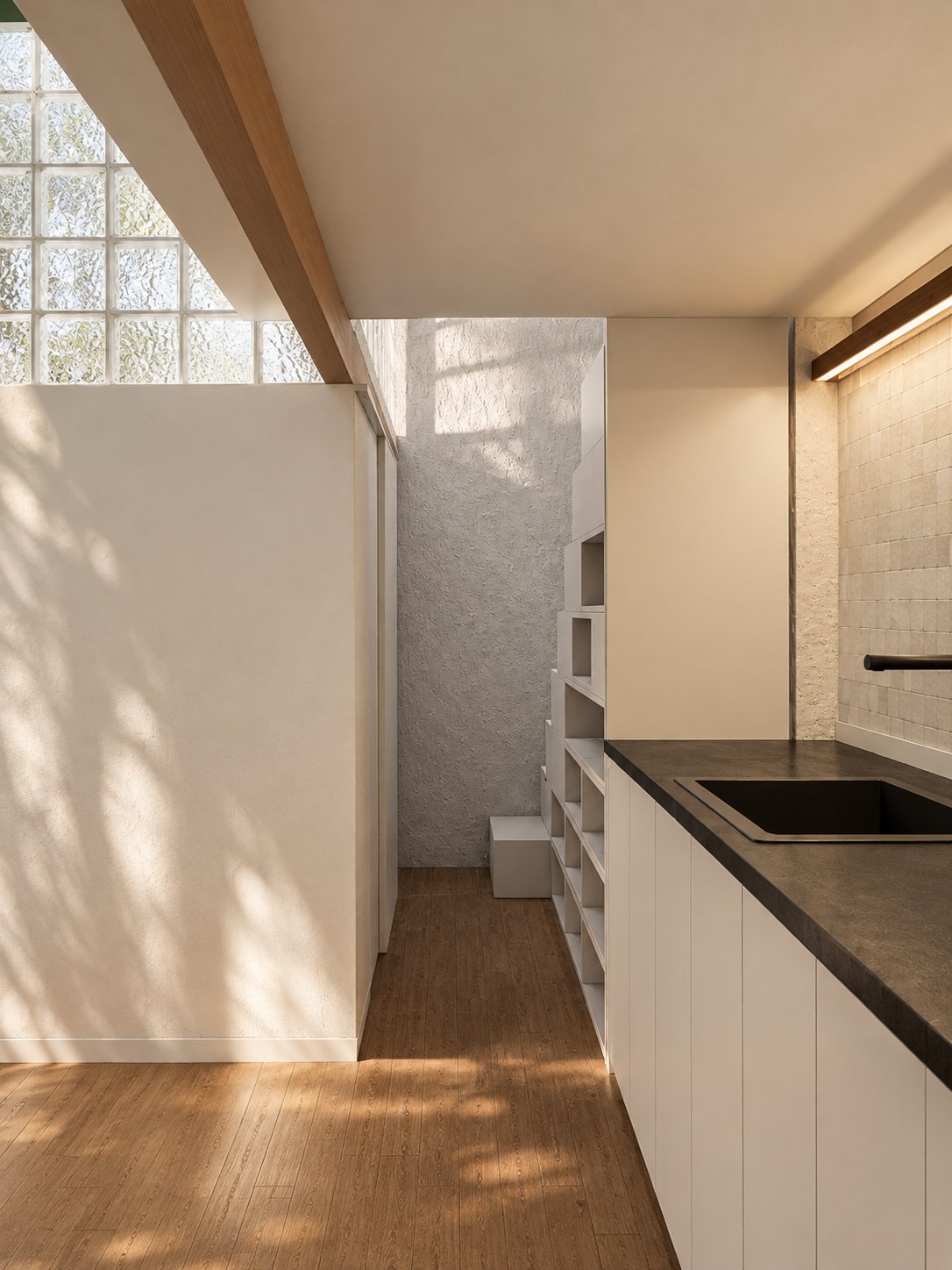 8 Rue Voltaire — kitchen galley